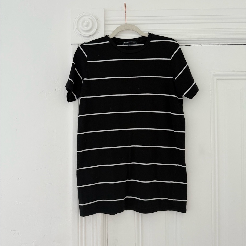 🦊 Brandy Melville Striped Black and White Short Sleeve Tee